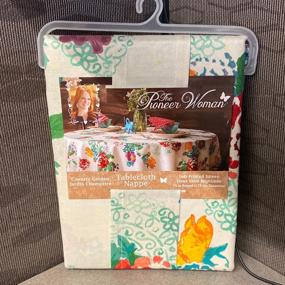 The Pioneer Woman Other - The Pioneer Woman- Country Garden Round Tablecloth